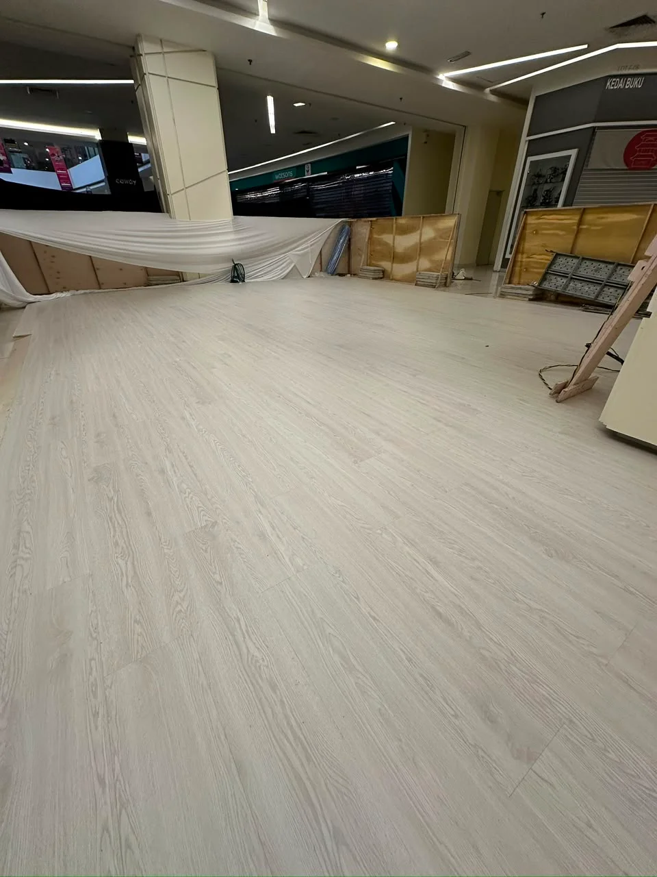 Commercial vinyl flooring contractor project completed by FUZZFLOOR in Malaysia.